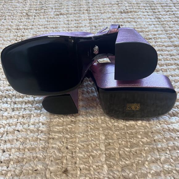 VERSACE Mettalic Logo Charm Platform Heel Sz 39.5M - Picture 9 of 10